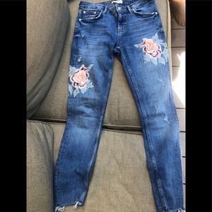 BEAUTIFUL ZARA WOMAN DENIM JEANS